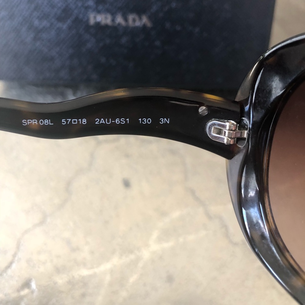😎 PRADA Tortoise Shell Sunglasses - Picture 5 of 8